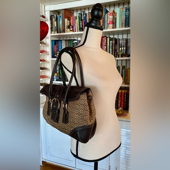 Vintage Authentic Coach No. F35-6388 signature jacquard Soho flap bag - Picture 2 of 9